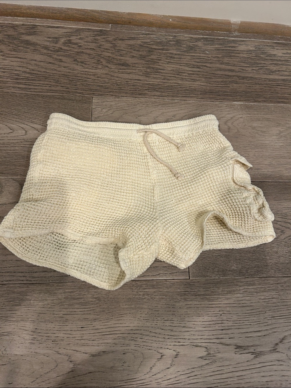 DONNI. Cream Waffle Knit Cargo Shorts - Picture 4 of 5